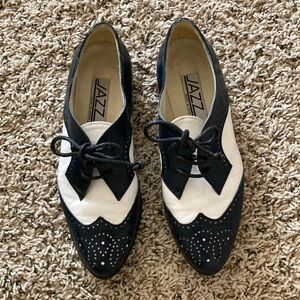 JAZZ brand wingtip style shoe